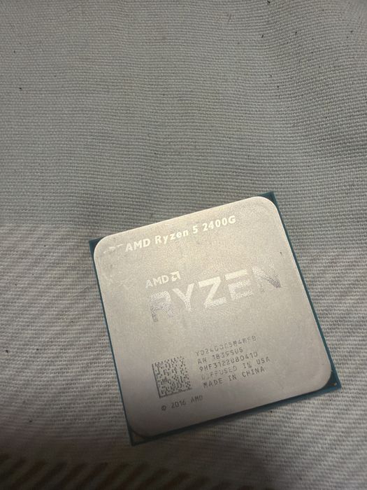 Vand procesor amd Ryzen 5 2400G