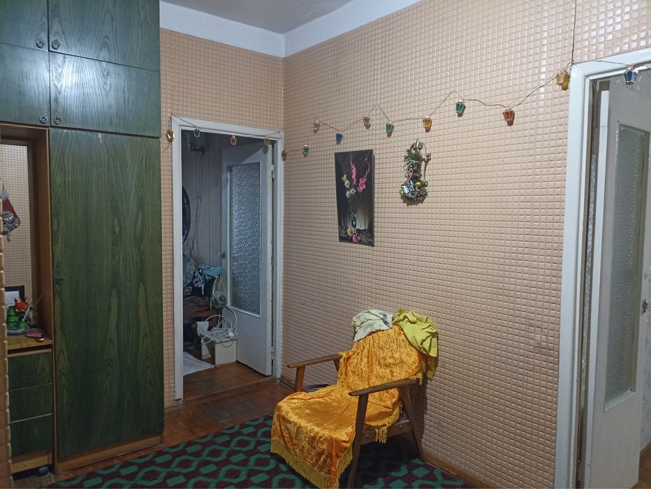 Продаётся квартира Сергели-2. 3/5/5  балкон 2*6.