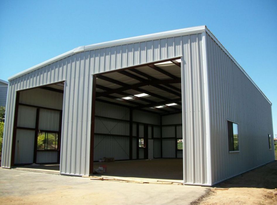 Vand hala metalica cu panouri sandwich