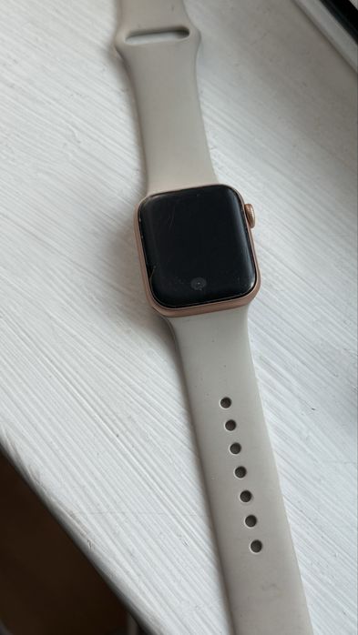 Продам часы Apple Watch SE 40mm