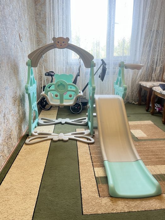 Качеля Горка + бассейн размером 1.5 на 1.5 в отличном состояние 23 000