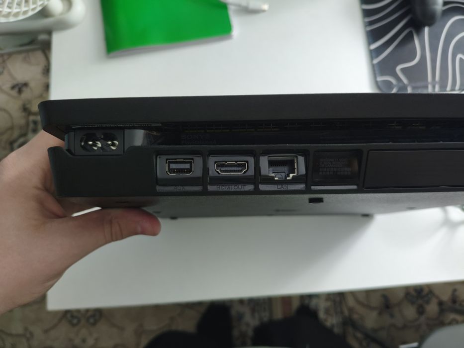 Playstation 4 slim