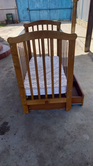 Продам  манеж с маятником