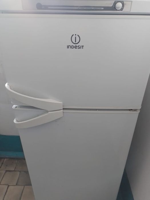 Холодильник INDESIT