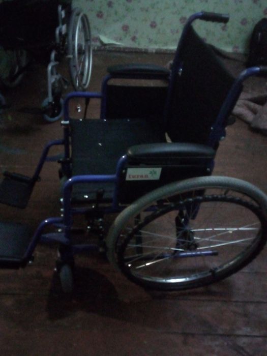 Продам две инвалийдные коляски