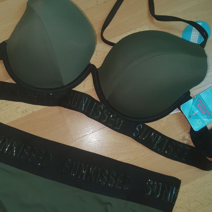 Чисто нов бански (горнище+долна част)