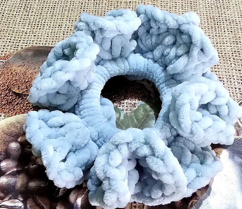 Ръчно плетено скрънчи на една кука