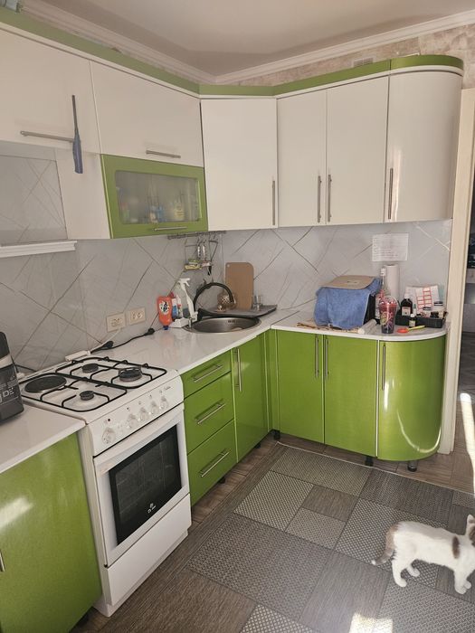 Продам кухонный гарнитур угловой