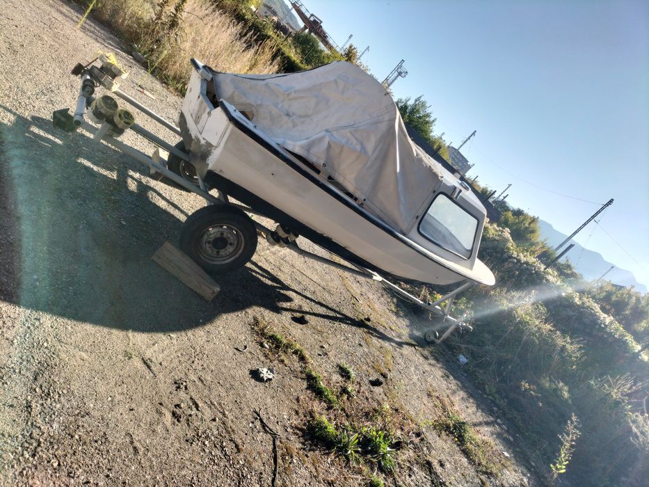 Лодка Kevler с извънбордов двигател