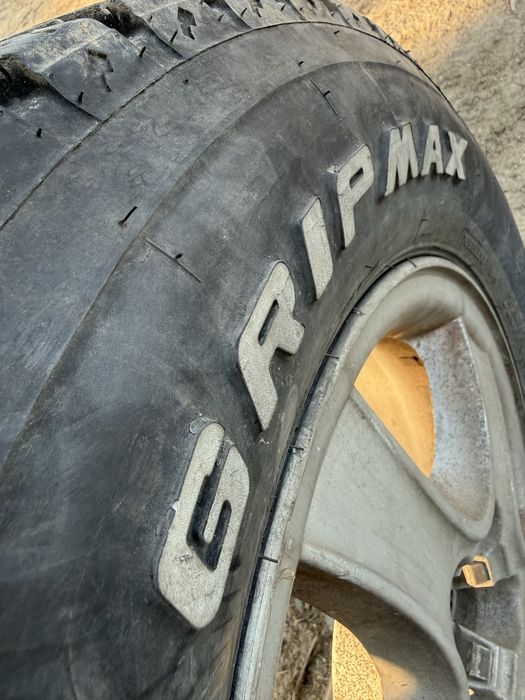 Продавам Гуми АТ GRIPMAX