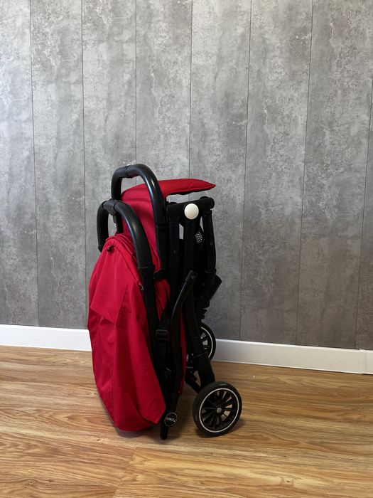 Детская прогулочная коляска Tomix