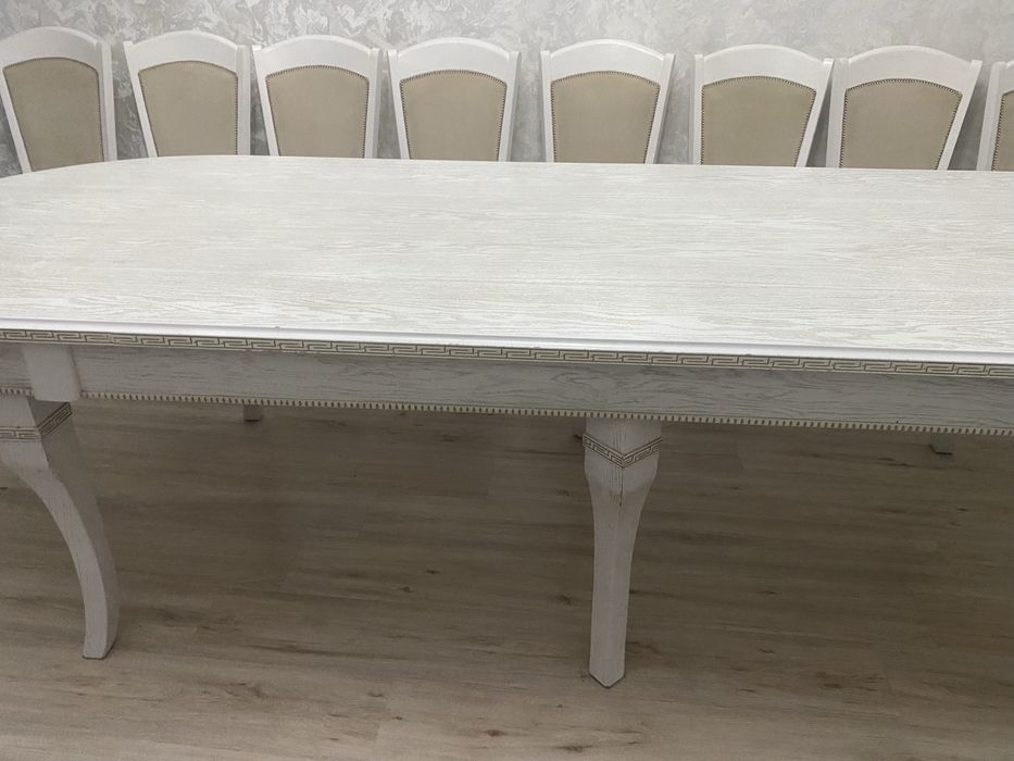 Стол со стульями