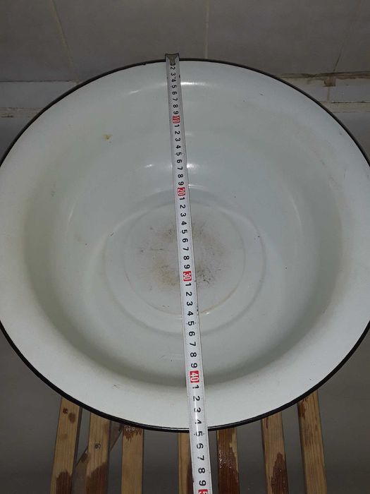 Тазы эмалированные продаются .