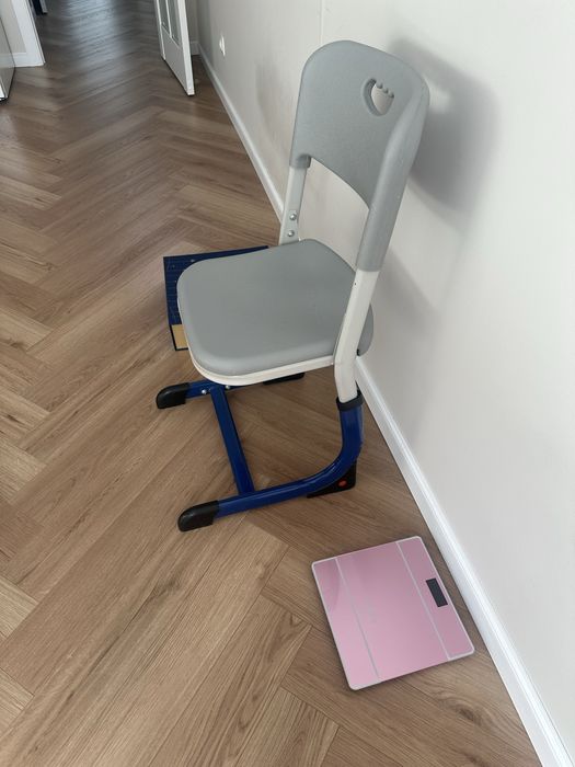 Школьные стулья 2 шт