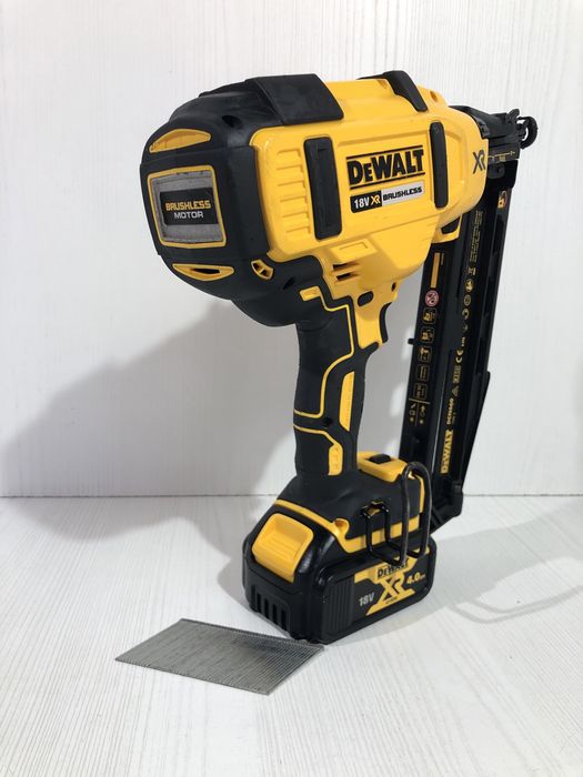 Pistol cuie Dewalt DCN 660