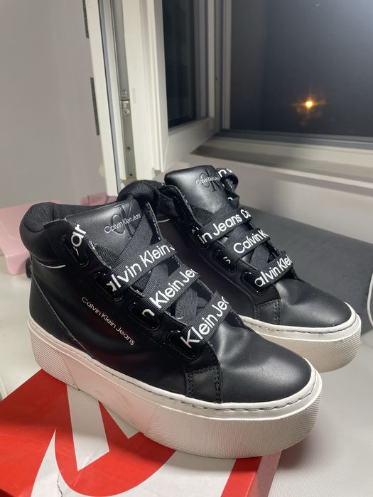 vand tenisi calvin klein