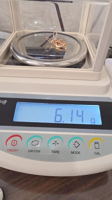 Продам золотые серьги
