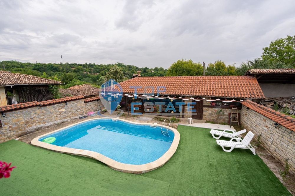 Успешно работеща къща за гости с басейн и отлична репутация в село Ми