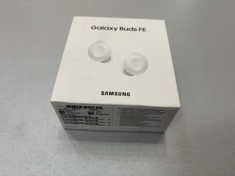 Samsung Galaxy Buds FE, White, la cutie
