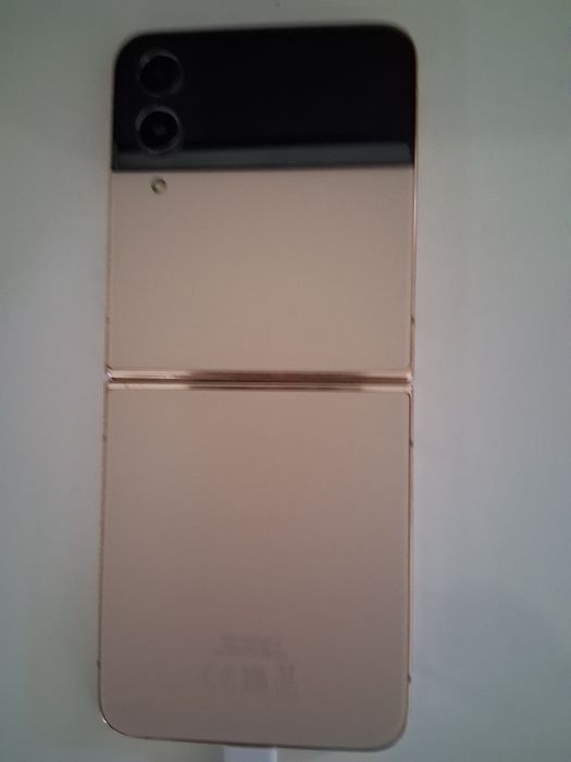 Samsung Galaxy Flip 4