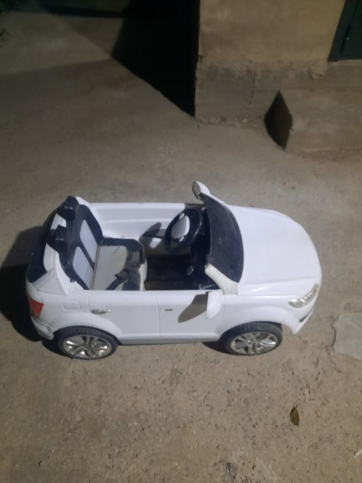 Продаю детскую машину Aуди Q7