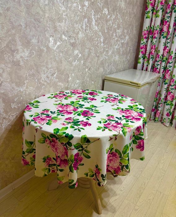 Продам круглый стол для кухни