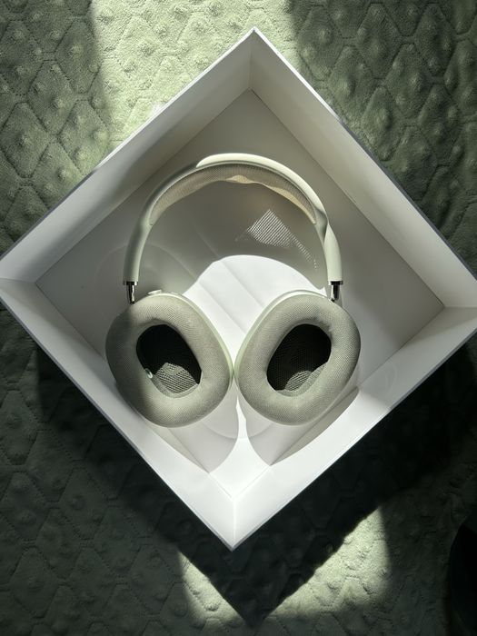 AirPods Max. Зелёные