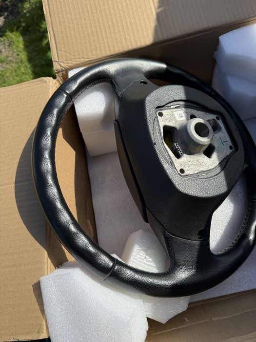 Volan Bmw seria 5 f10 2009- 2016 350 ron air bag inclus in pret