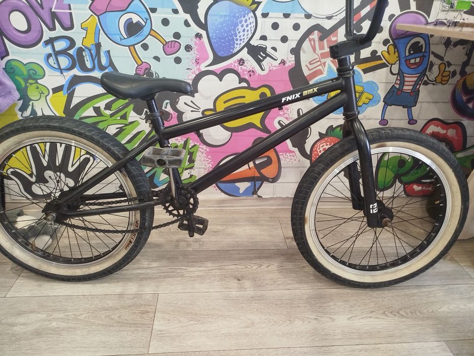 Продам велосипед BMX  с пегами