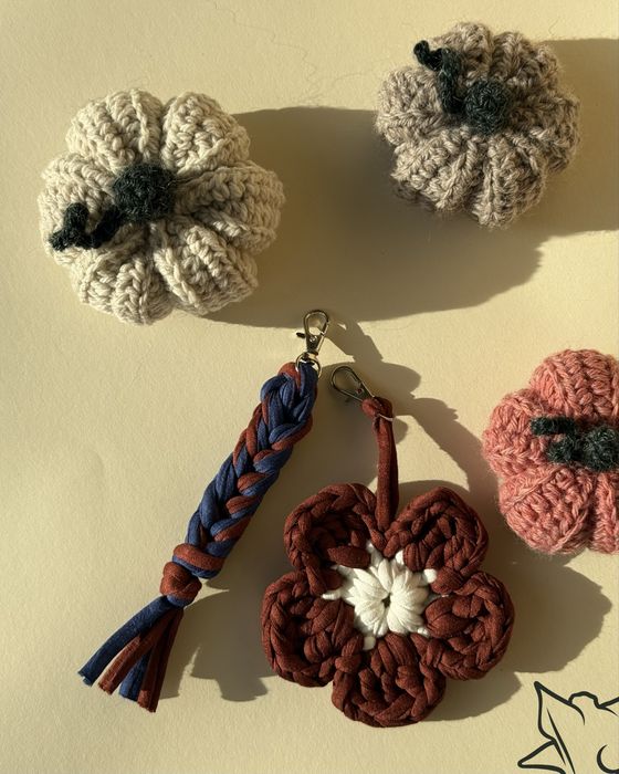 Handmade плетени ключодържатели и чармове