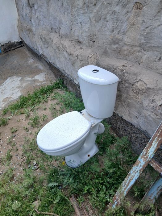 Унитаз сатылады.