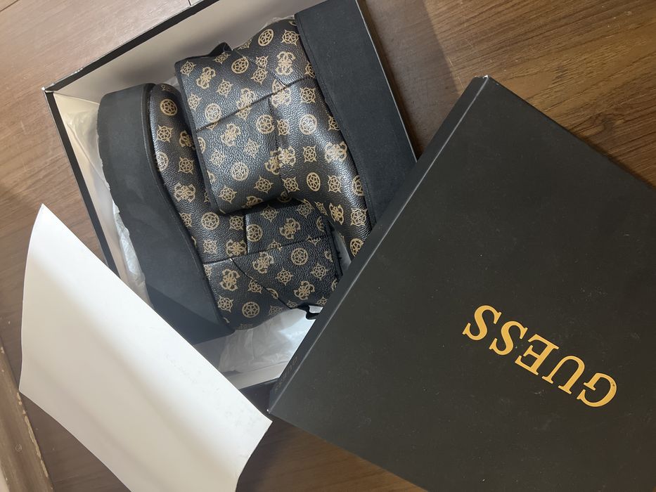 Ugg guess ultra mini nr 39