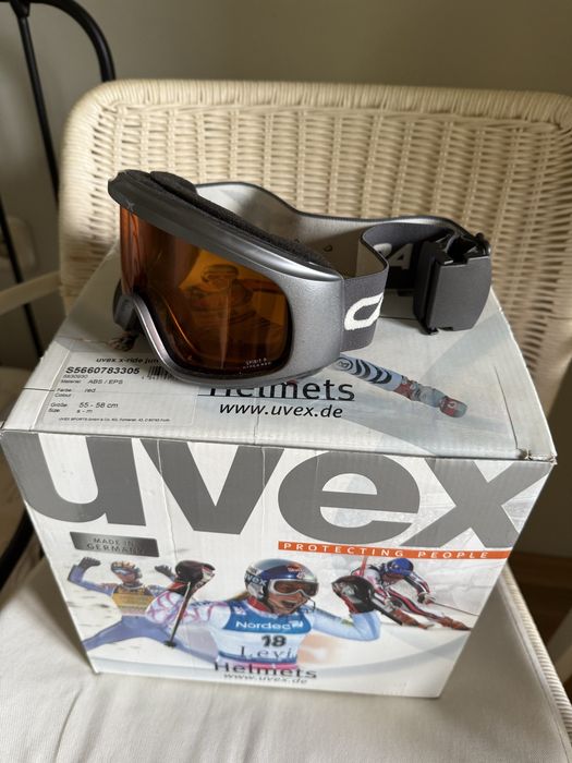 Ски каска Uvex с подарък очила за ски Carrera