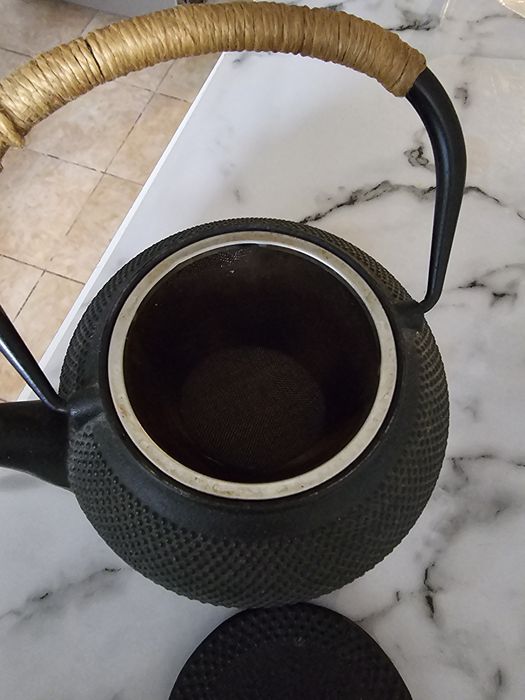 Продам чугунный чайник