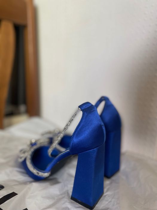 Дамски обувки с дебел ток