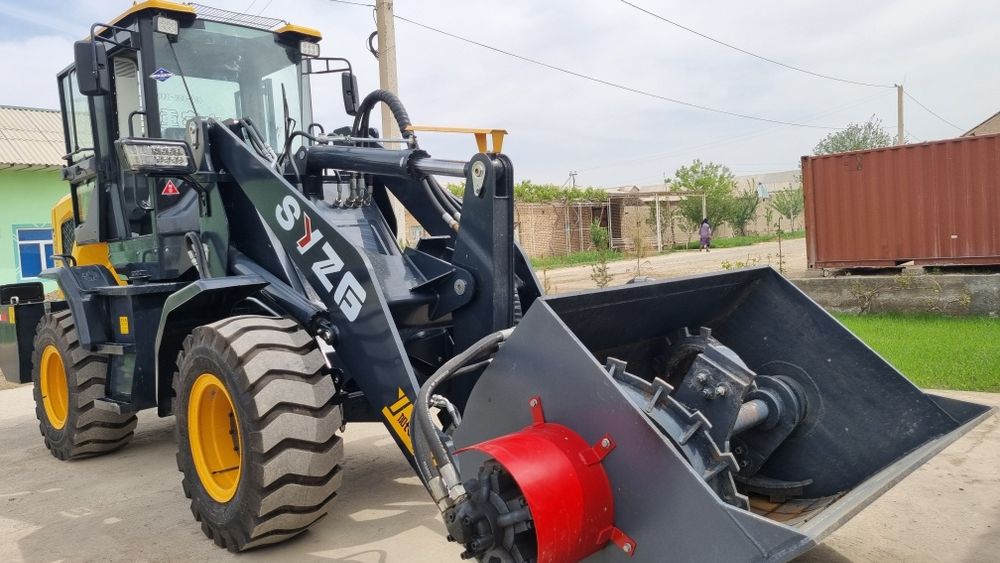 Фронтал погрузчик 1,5куб+микср ковш.