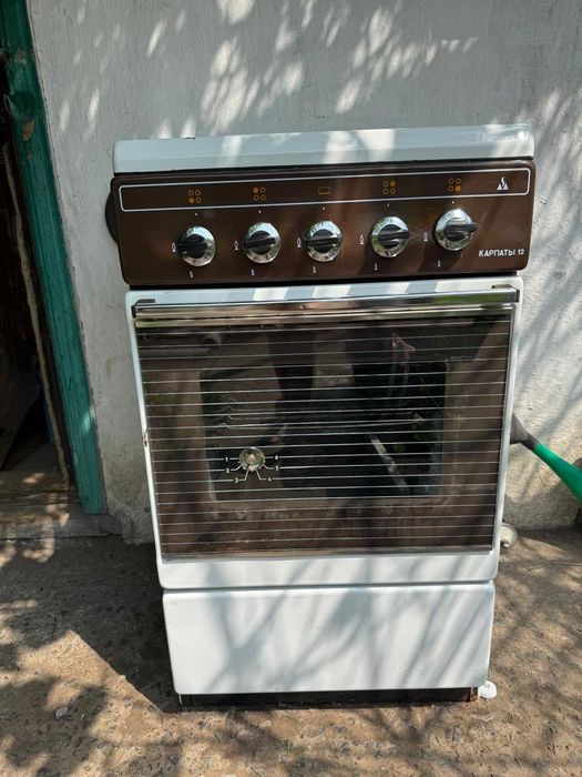 Продам газовую плиту