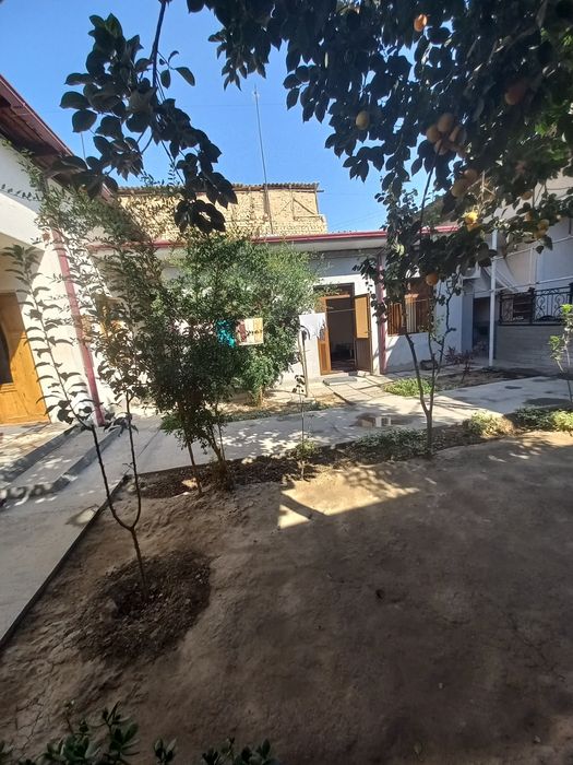 Chilonzor yo'l yuzi Bunyodkor ko'chasi karmashka 7.4-sot fasad:27-metr