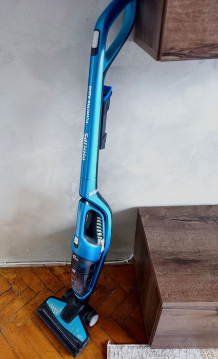 Безкабелна прахосмукачка Philips PowerPro Aqua