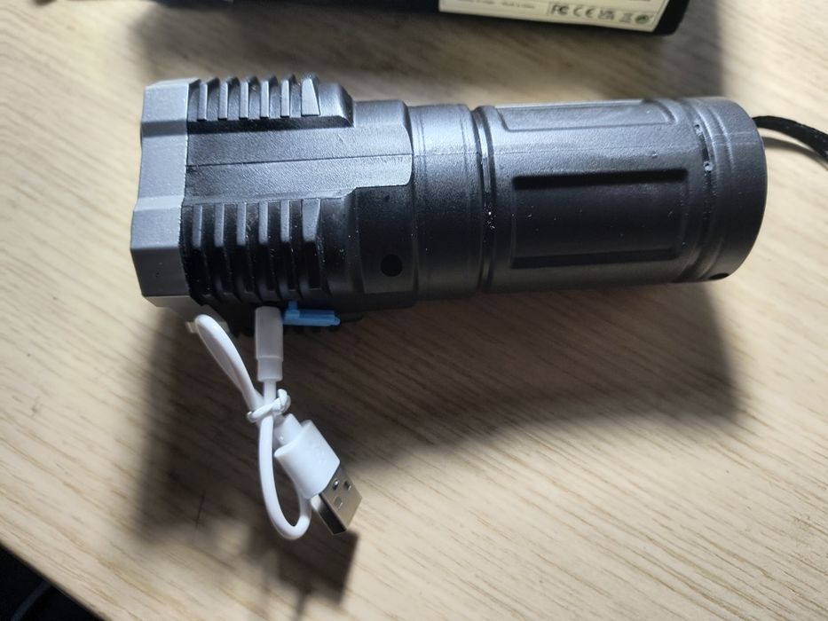 lanterna COB reîncărcabilă NOU