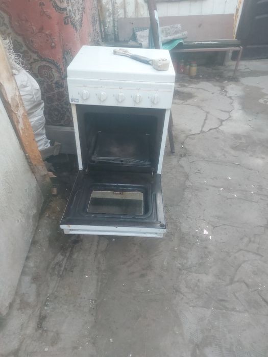 Продам газовую плиту