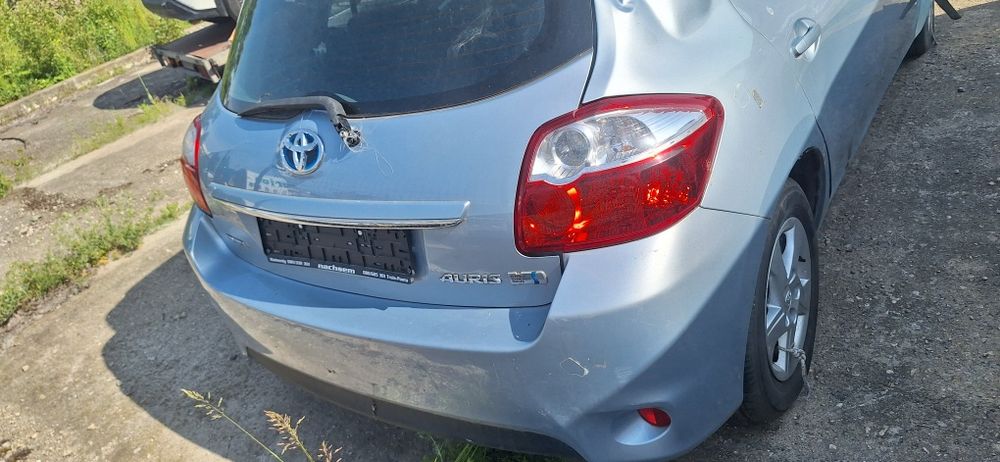 Toyota auris hybrid на Части
