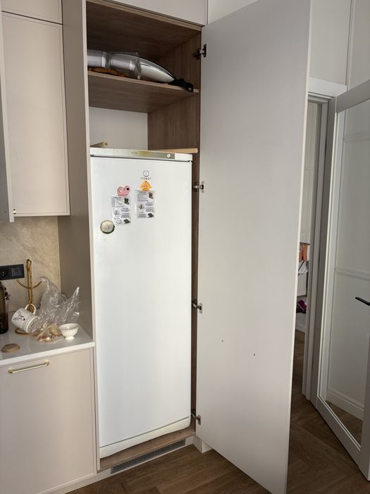 Продам морозильник indesit