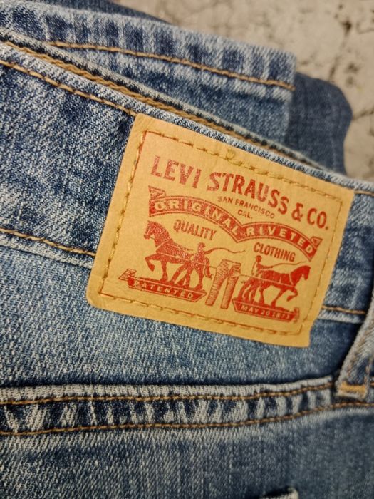 Женские джинсы Levi's