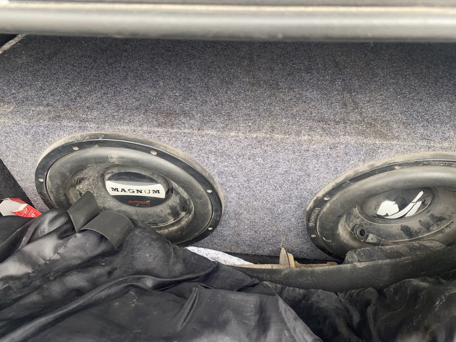 Продам хороший Сабвуфер с улилком