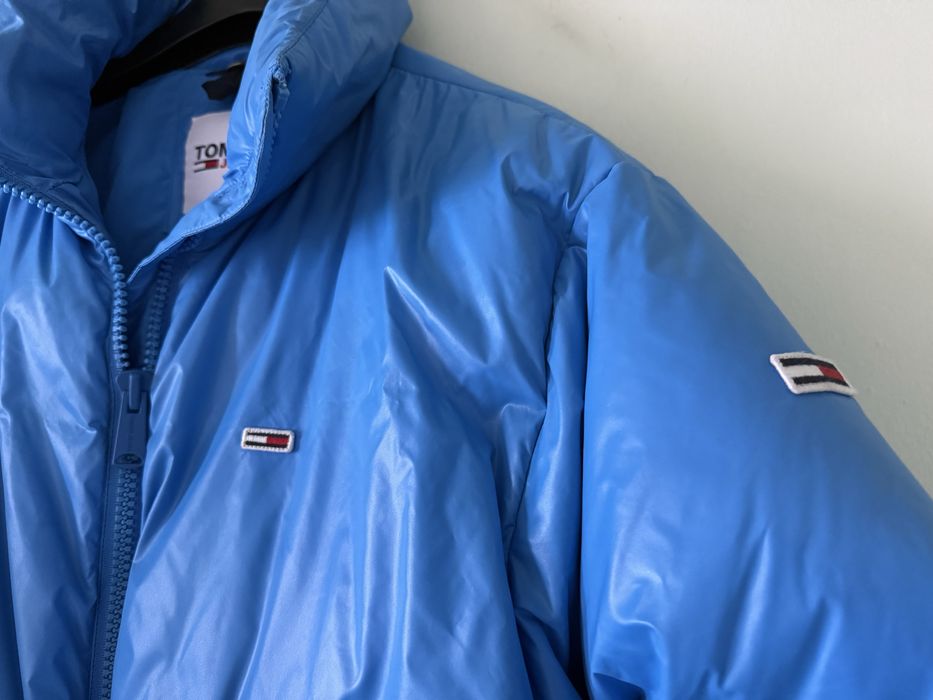 Синьо пухено яке Tommy Jeans