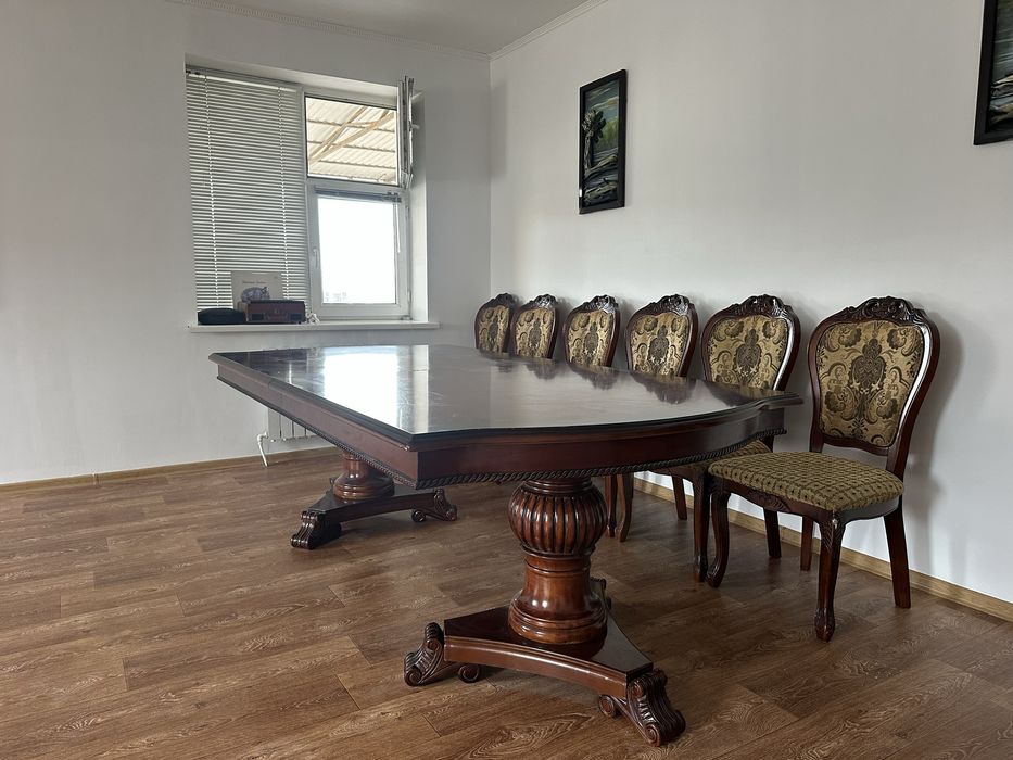 стол в гостиную