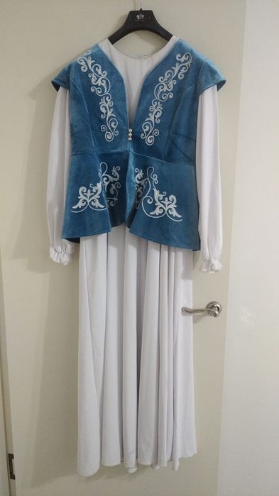 Платье в комлекте с жилеткой