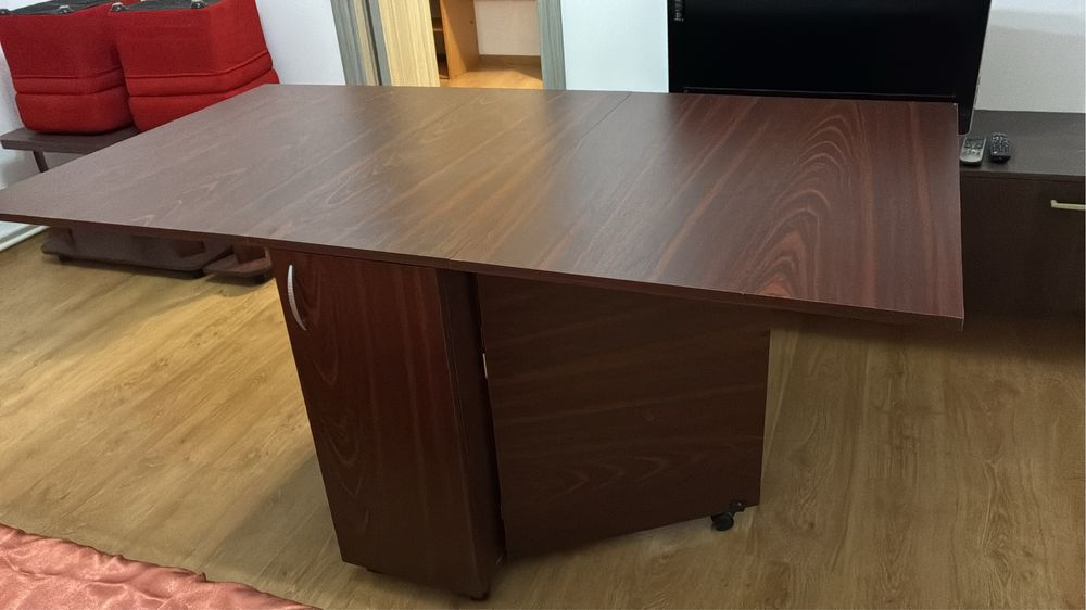 Vand masa pliabila cu separeu 180/100 mahon pret 350 lei
