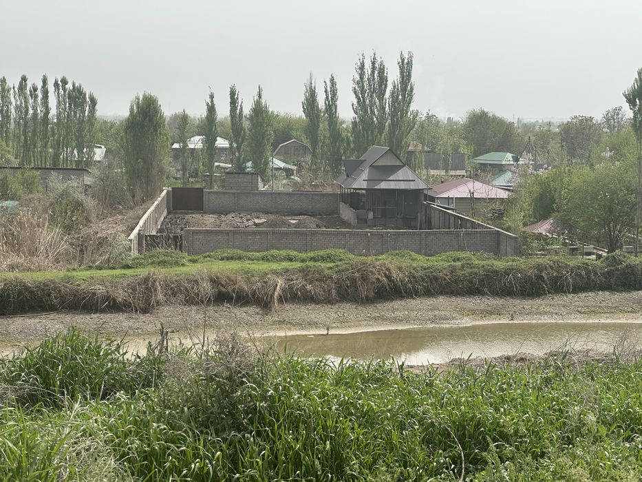 Ховли уй жой сотилади